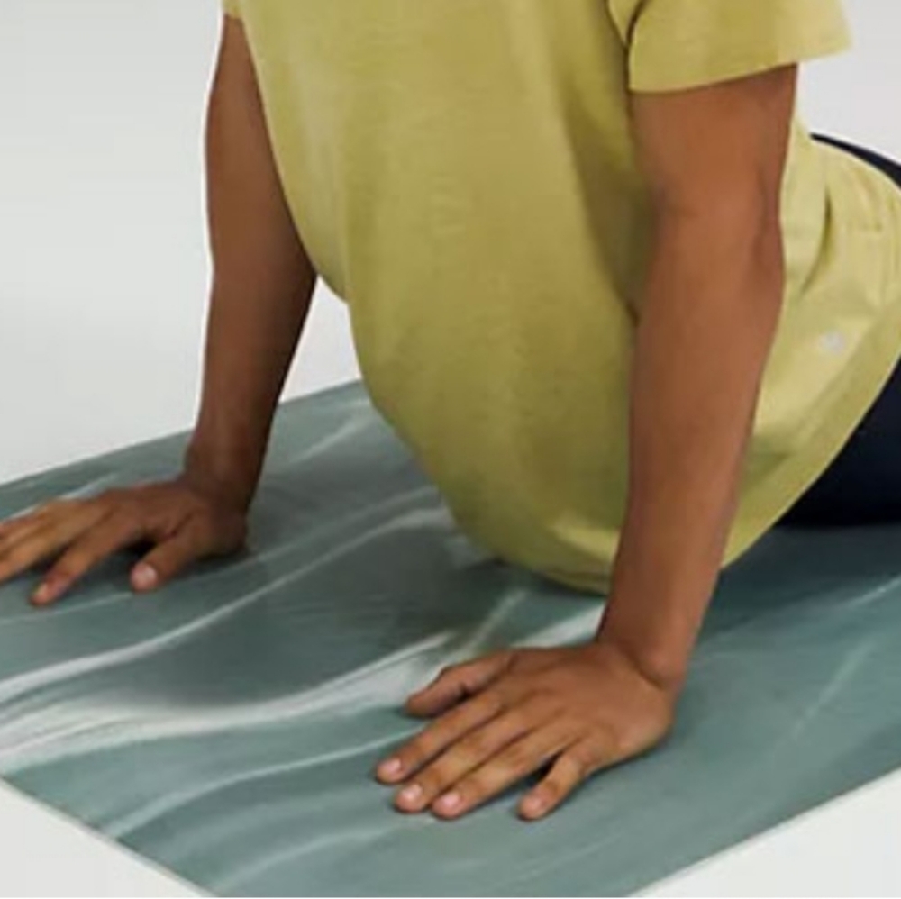 Lululemon yoga mat and loop it strap